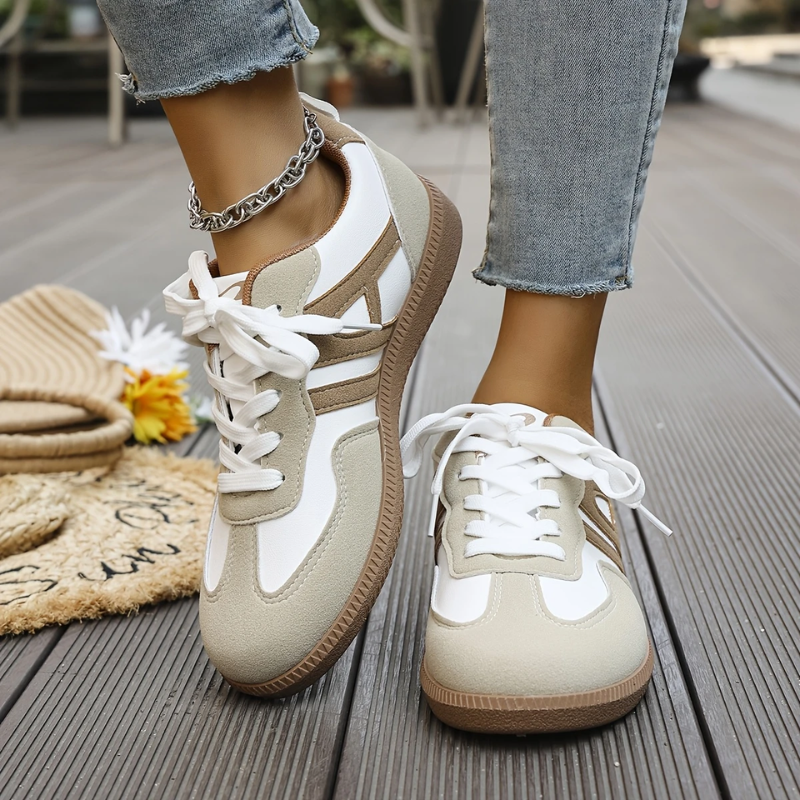 Women's Retro Lace Up Sneakers | Low Top